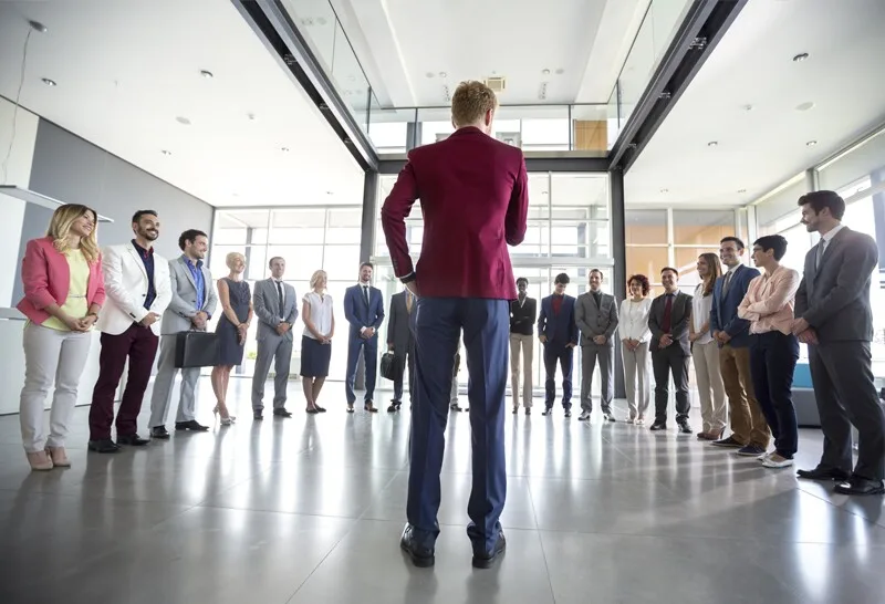 Como o engajamento de funcionários gera crescimento para a empresa?