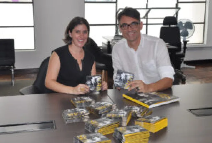 Livro sobre tradições italianas ganha versão para deficientes visuais