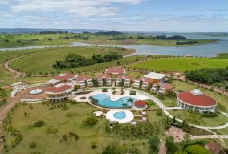 Resort de alto padrão em Ribeirão Claro inaugura com promoção no Carnaval