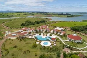 Resort de alto padrão em Ribeirão Claro inaugura com promoção no Carnaval