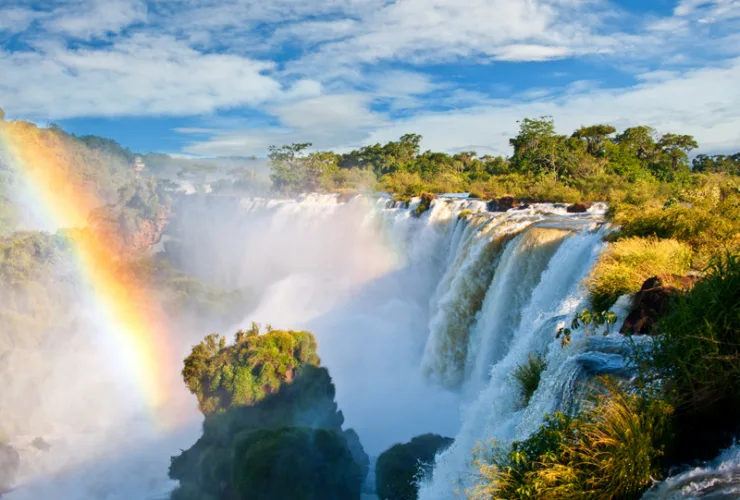 Passeios no lado Argentino das Cataratas do Iguazú proporcionam imersão à natureza