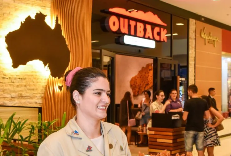 Outback Steakhouse abre 100 vagas de emprego para nova unidade em Curitiba