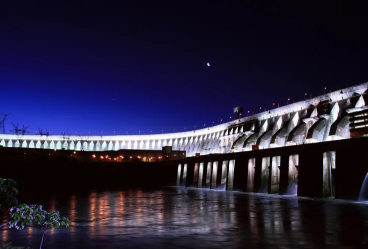 Turistas poderão acompanhar desligamento de luzes ornamentais de Itaipu durante a Hora do Planeta