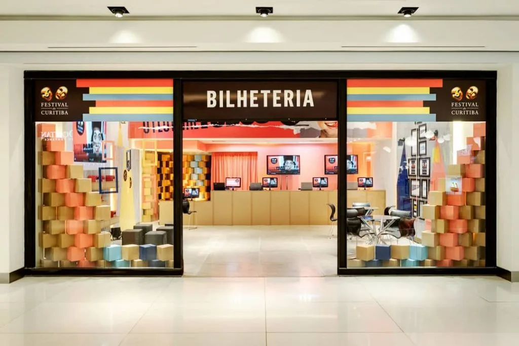 Clientes do Shopping Mueller ganham ingressos para o Festival de Teatro de Curitiba