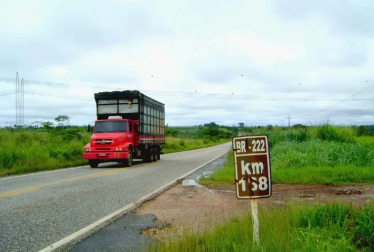 44,7% das rodovias brasileiras apresentam problemas de sinalização