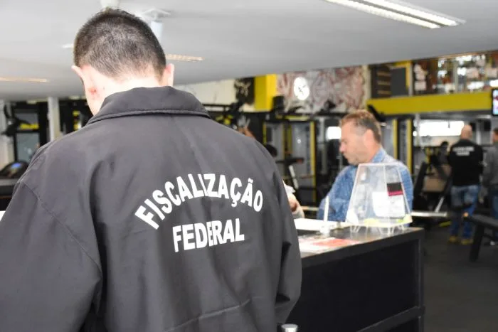 CREF9/PR fiscaliza denúncia de venda de anabolizantes em academia