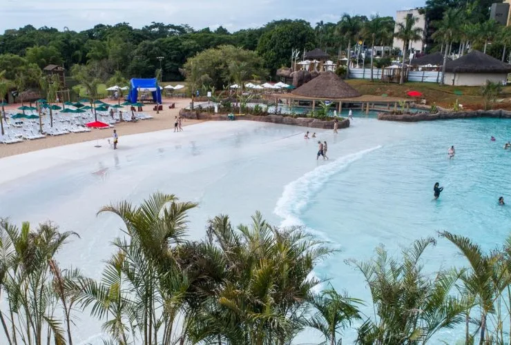 Blue Park, localizado em Foz do Iguaçu, conta com alta tecnologia para a formação de ondas na água