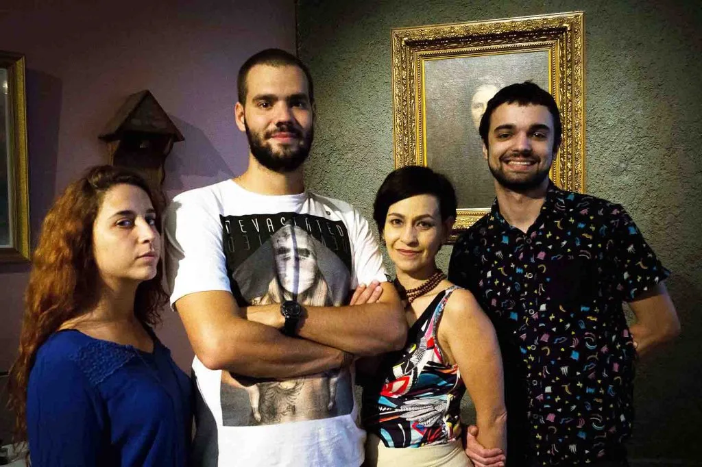 A Revolta dos Beagles ganha o palco