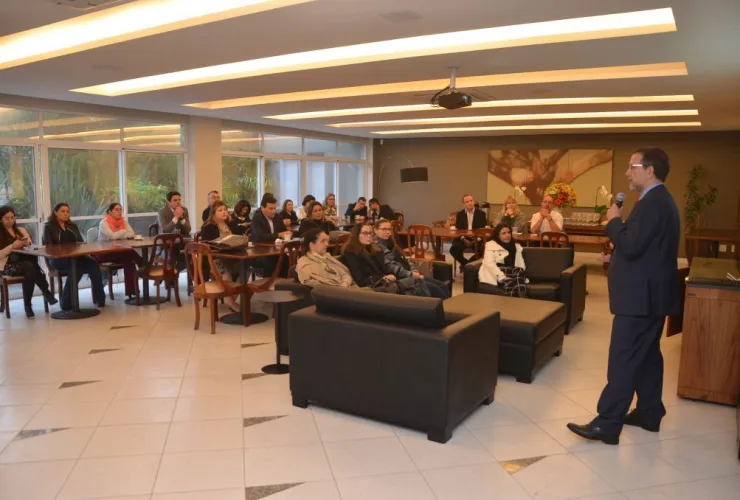 Professor faz considerações sobre previdência complementar em evento da APEP
