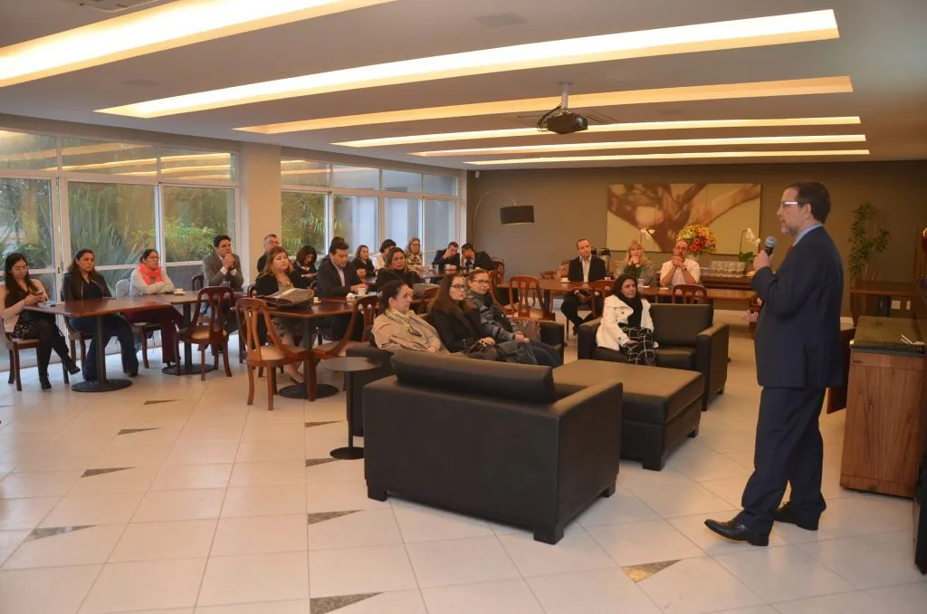 Professor faz considerações sobre previdência complementar em evento da APEP