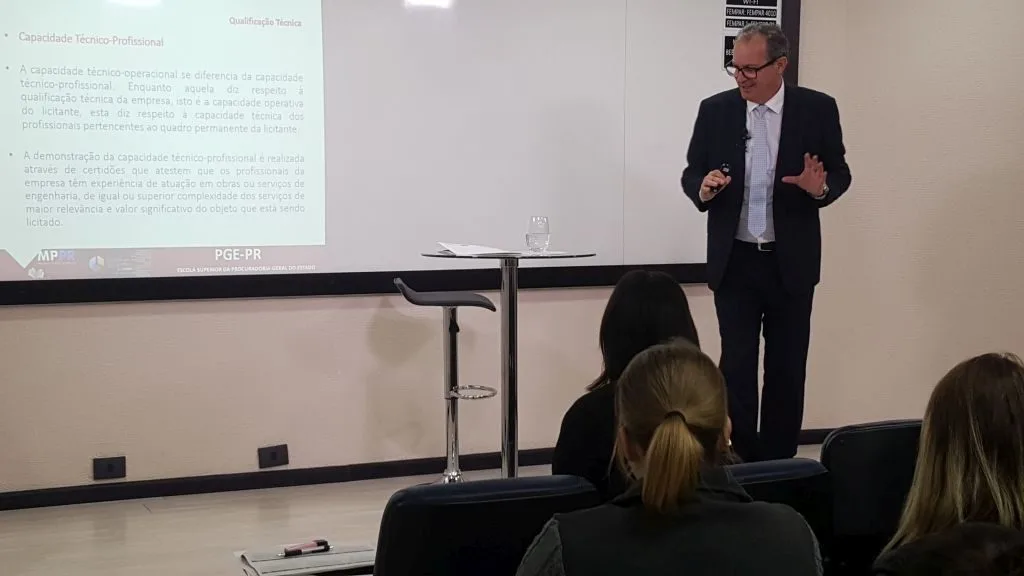 Procurador do Estado ministra curso sobre governança e gestão de obras públicas
