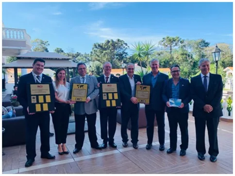 Rede Bourbon recebe placas de afiliação da RCI em evento de turismo compartilhado
