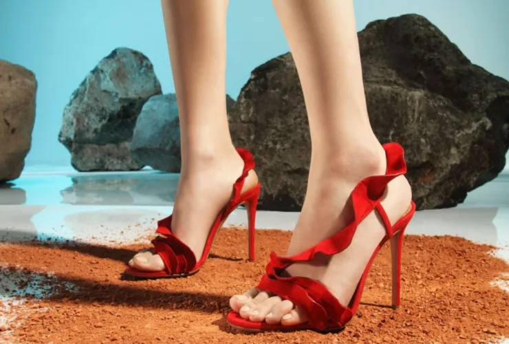 Nômades, Kate Moss e ciganismo inspiram nova coleção da Aquazzura