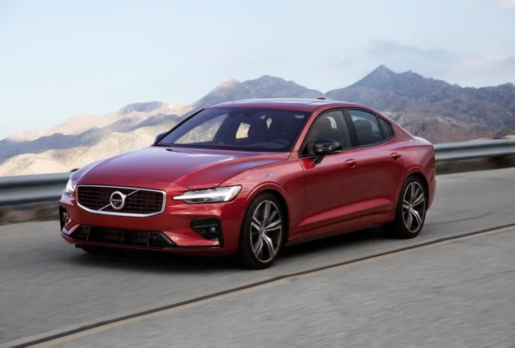 Volvo Car Brasil inicia pré-venda no país do sedã esportivo S60