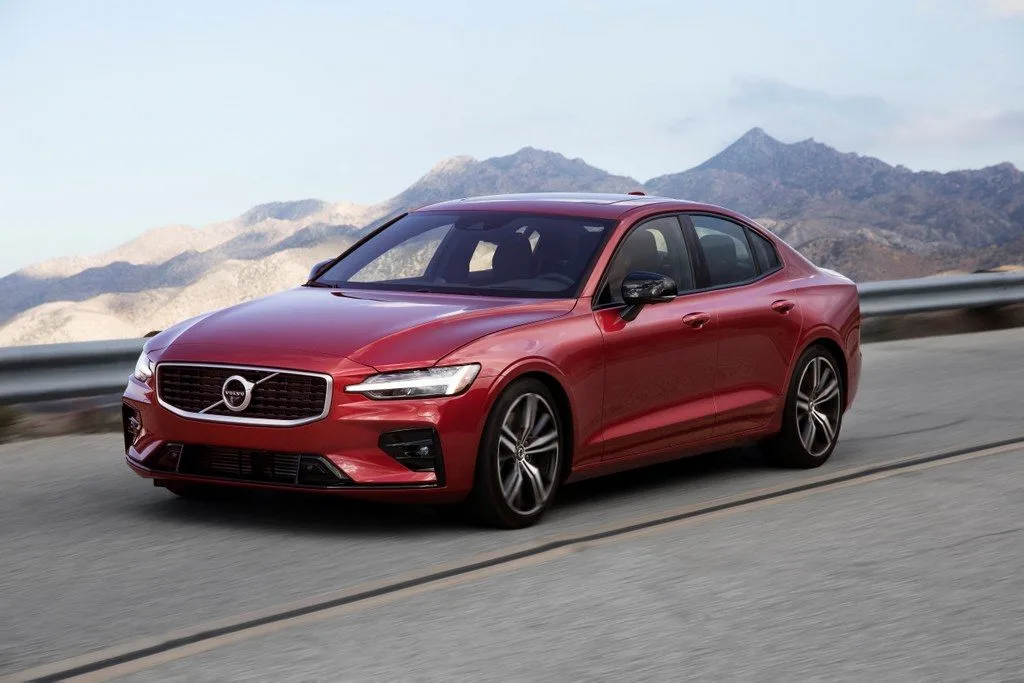 Volvo Car Brasil inicia pré-venda no país do sedã esportivo S60
