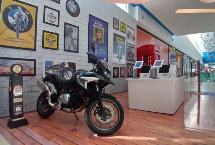 Campanha com sorteio de moto BMW começou hoje o Boulevard Londrina Shopping