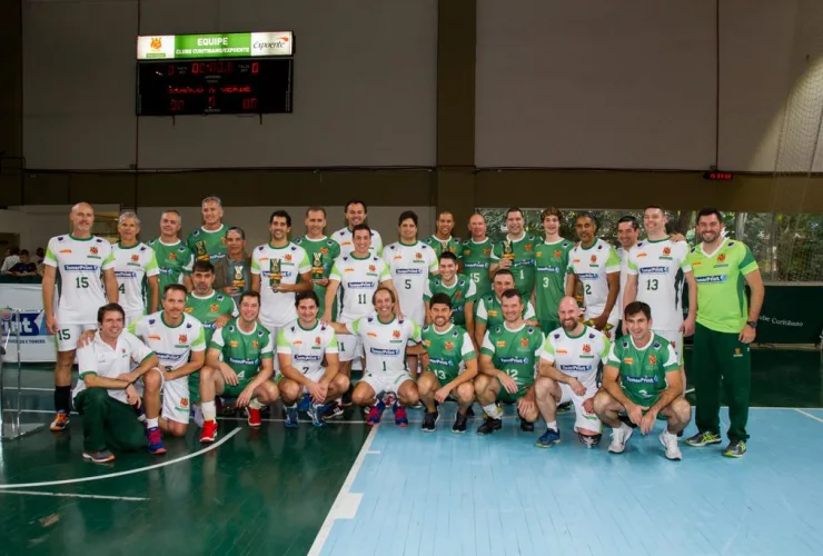 Geração de Ouro do Voleibol Brasileiro celebrou 27 anos de conquista no Clube Curitibano