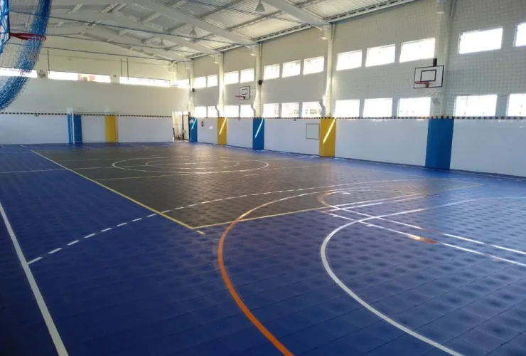 Quadra esportiva com piso modular é garantia de qualidade e segurança para atletas