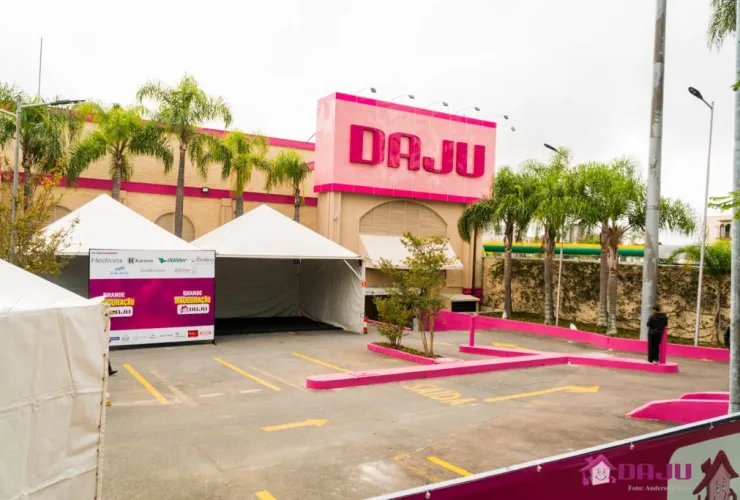 Liquidação Etiqueta Rosa DAJU traz descontos de até 60%