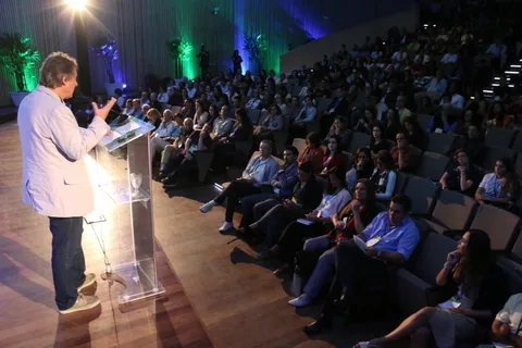 Oceanos são o verdadeiro pulmão do mundo, diz pesquisador