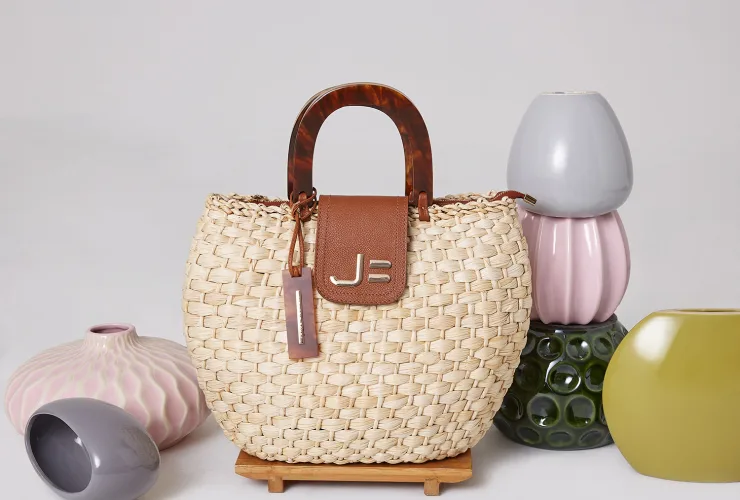 Bolsas de palha: criações artesanais em modelos que vão da praia à cidade