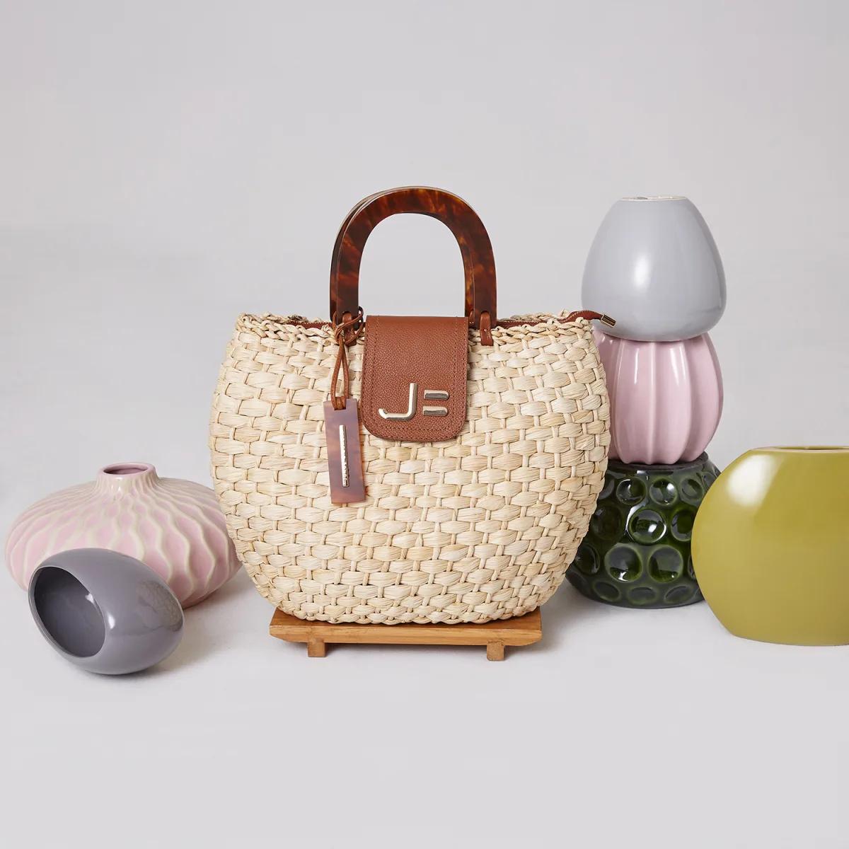 Bolsas de palha: criações artesanais em modelos que vão da praia à cidade