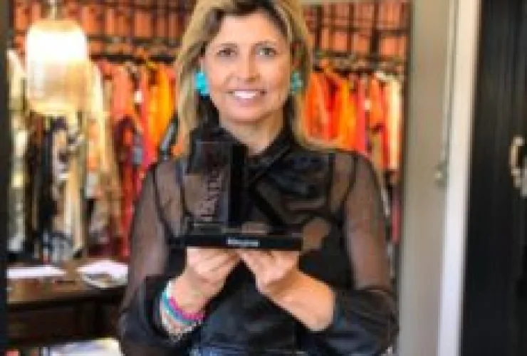 Hair stylist Isabel Cristina renova certificação como embaixadora da Kérastase