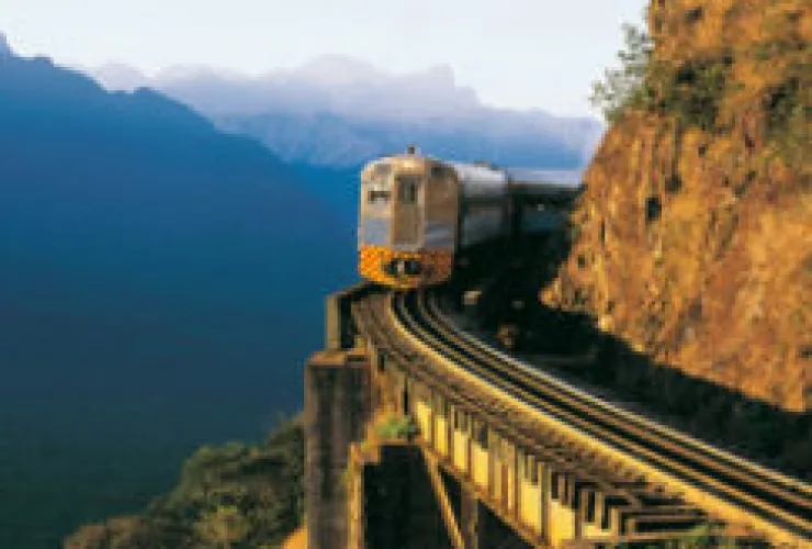 Trem da Serra Verde Express volta a ter saídas diárias com início da alta temporada de verão