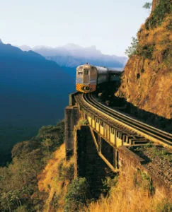 Trem da Serra Verde Express volta a ter saídas diárias com início da alta temporada de verão