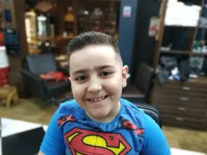 Pouca idade, mas grande estilo: cortes de cabelo para a piazada