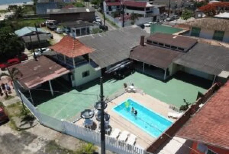 Nova hospedaria em Guaratuba une vista para o mar com esportes náuticos
