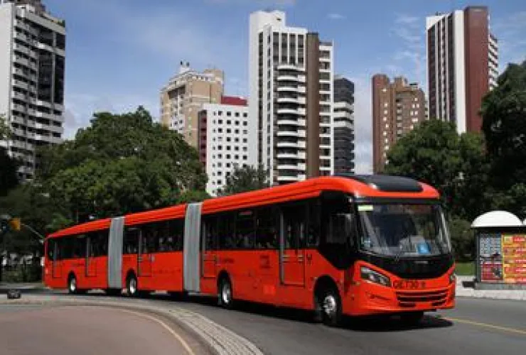 Primeiros biarticulados Scania com transmissão automática Allison agradam em Curitiba