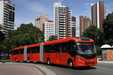 Primeiros biarticulados Scania com transmissão automática Allison agradam em Curitiba