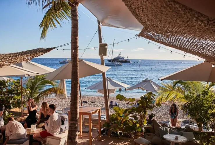 Ilha caribenha de Saint Barth reabre para turistas