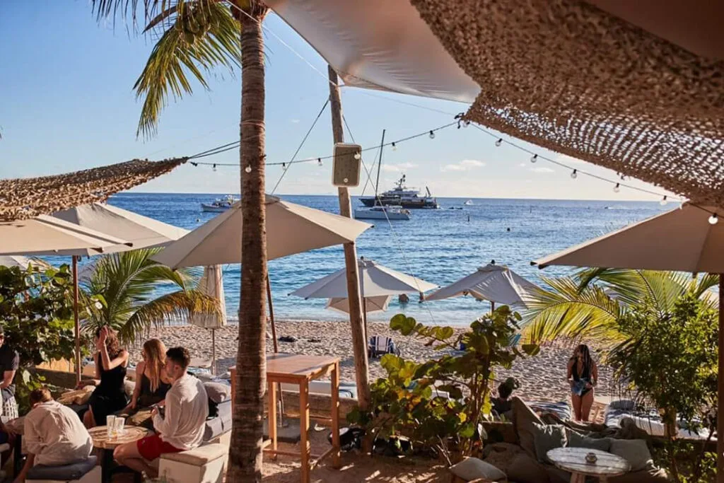 Ilha caribenha de Saint Barth reabre para turistas