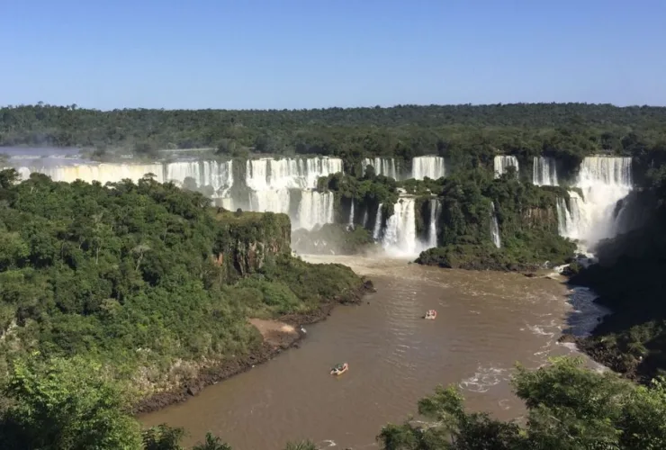 Foz do Iguaçu aposta no turismo de compras para restabelecer economia