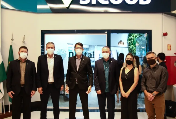 Boulevard Londrina Shopping abre primeira Agência Digital do Sicoob Ouro Verde