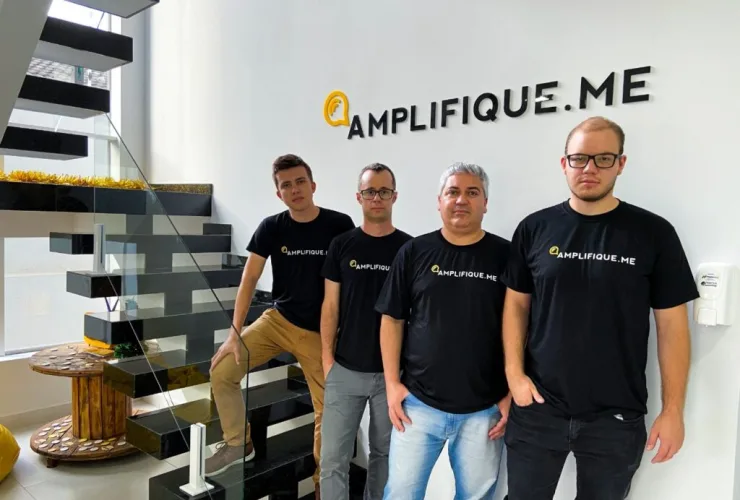Startup revoluciona gestão da experiência do cliente com tecnologia de marketing inovadora e conquista ex-alunos de Harvard