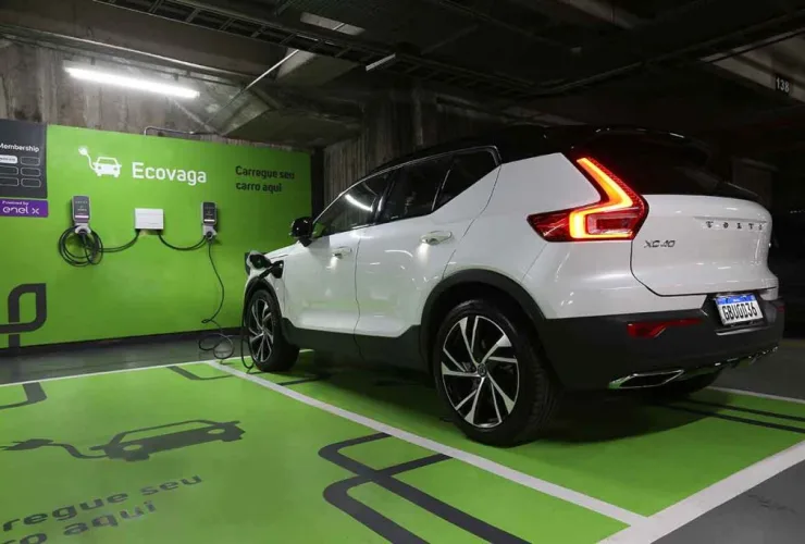 Estapar terá 250 eletropostos em parceria com a Volvo Car Brasil e EnelX