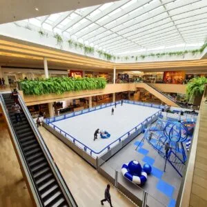 Jockey Plaza Shopping promove apresentações de patinação no gelo