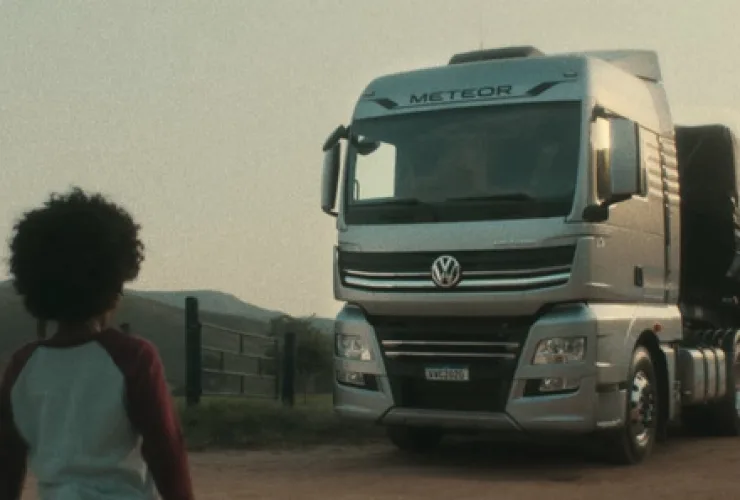 Volkswagen revela novo caminhão em campanha da AlmapBBDO