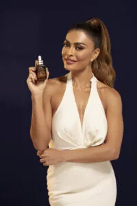Maior marca de beleza no mundo chega ao Brasil com Juliana Paes como embaixadora