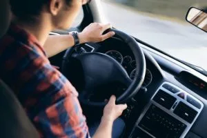 Uso indiscriminado de buzinas é infração de trânsito