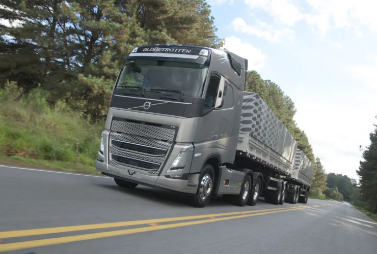 Novo Volvo FH chega ao Brasil e traz inovações para toda a linha de pesados da marca