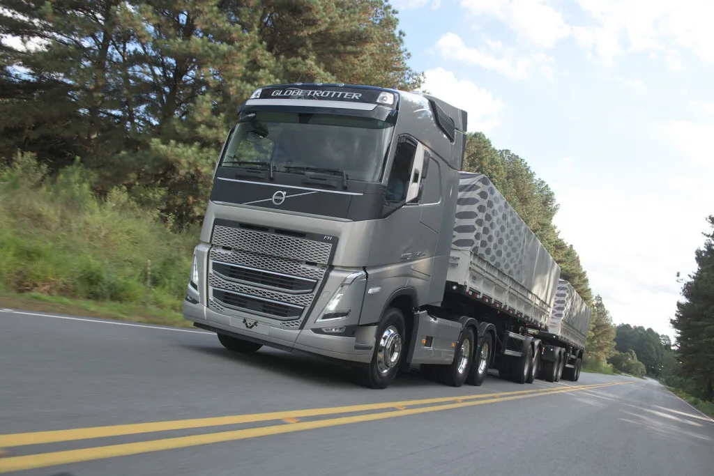 Novo Volvo FH chega ao Brasil e traz inovações para toda a linha de pesados da marca