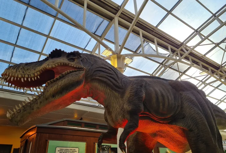 Shopping Estação inaugura a atração Dino’s Towers, com dinossauro mecatrônico gigante