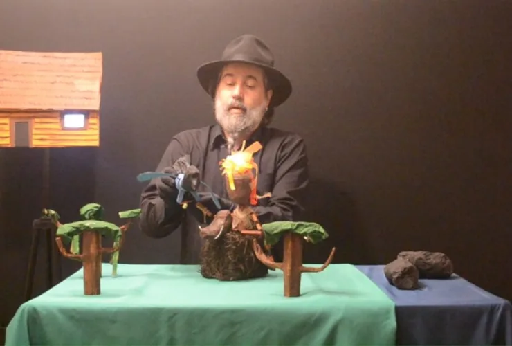 Teatro de bonecos retrata seres do folclore brasileiro em espetáculo infantil