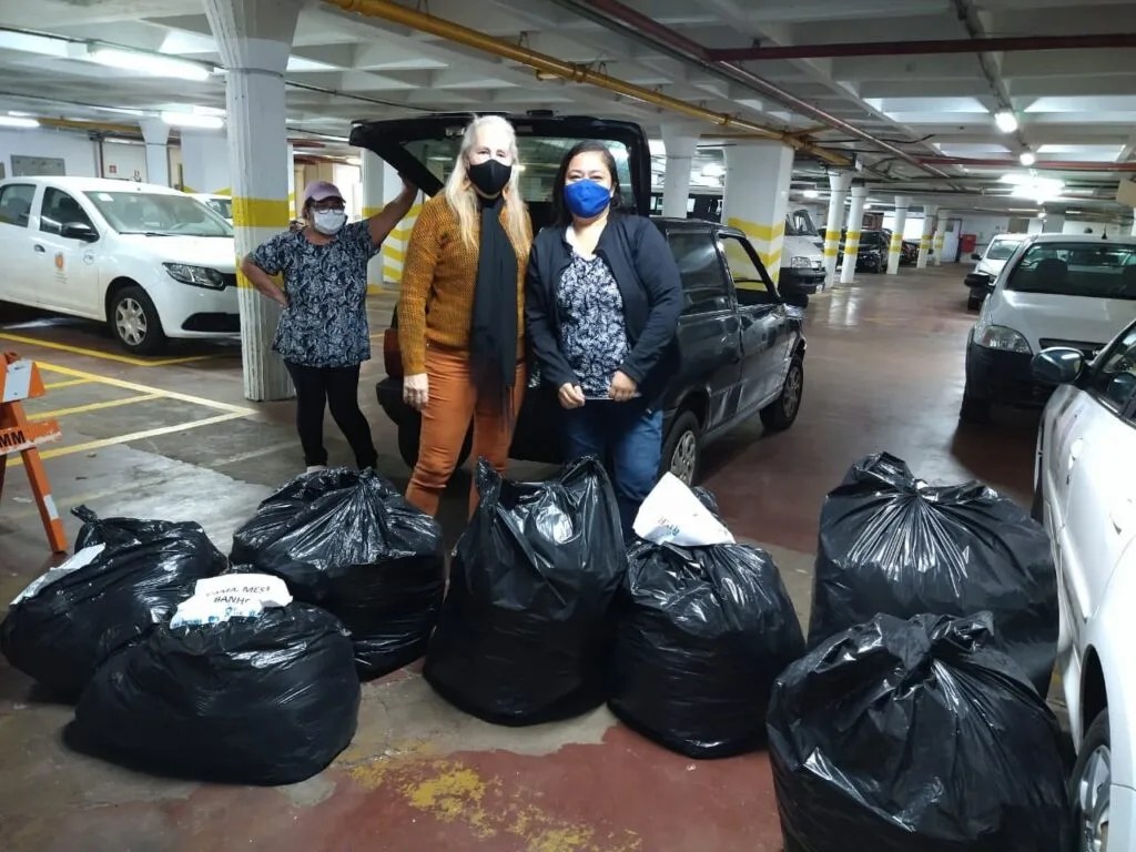 Campanha da prefeitura e Instituto ACIM arrecada 1,5 tonelada de roupas em shopping de Maringá