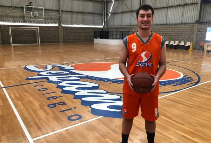 Atleta de Ponta Grossa é convidado para estudar e jogar basquete nos Estados Unidos