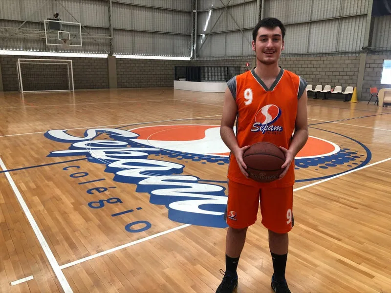 Atleta de Ponta Grossa é convidado para estudar e jogar basquete nos Estados Unidos